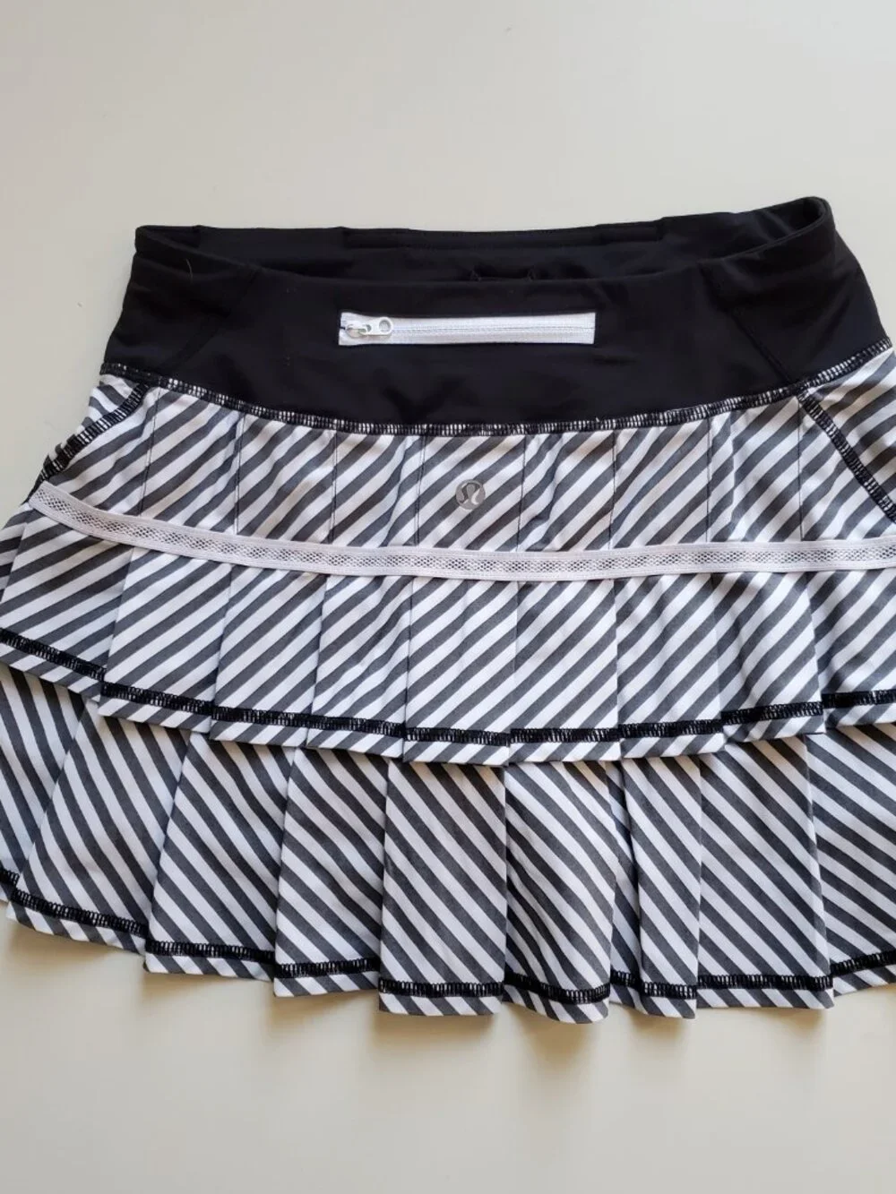 Lululemon Run Pace Setter Skirt Classic Black and White